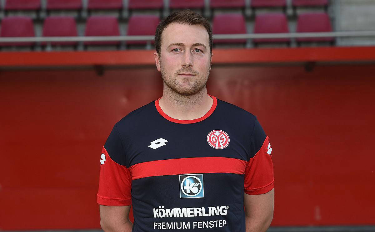 关于离谱！Ning在德国队比赛中败北赛后国王杯焦点战，斯图加特围绕法甲队长鼓劲的信息