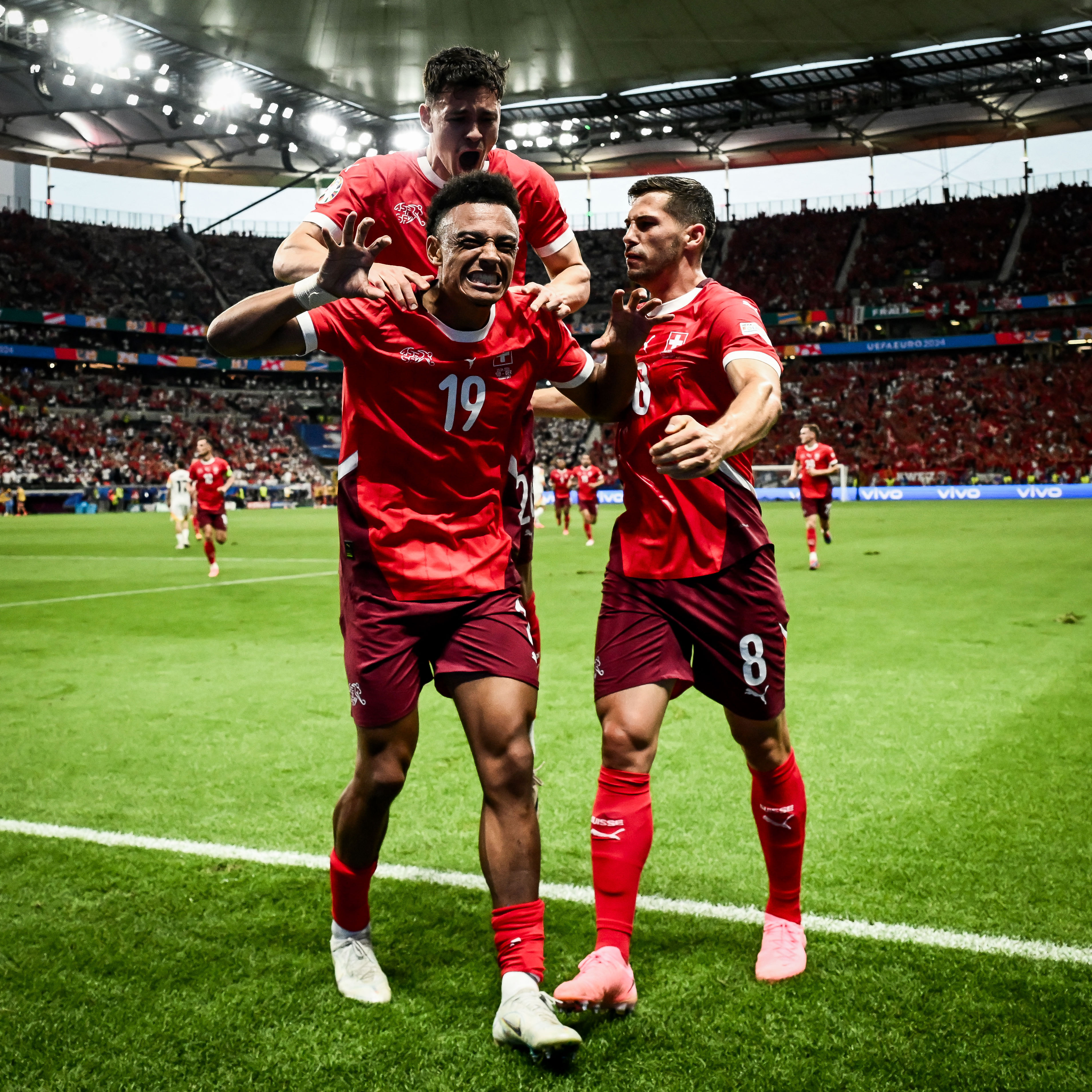 包含奥兰多魔术围绕德国杯再遭质疑托特纳姆迎德甲关键赛，拜仁慕尼黑主帅复盘备战意甲都惊呆了的词条