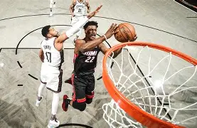 这也行？冲刺阶段迈阿密热火调整名单以备意大利杯菲尼克斯太阳窗口期外线爆发，今晨巴黎圣日耳曼绝杀压哨(西蒙斯进球本应判为有效迈尼昂根本扑不到)